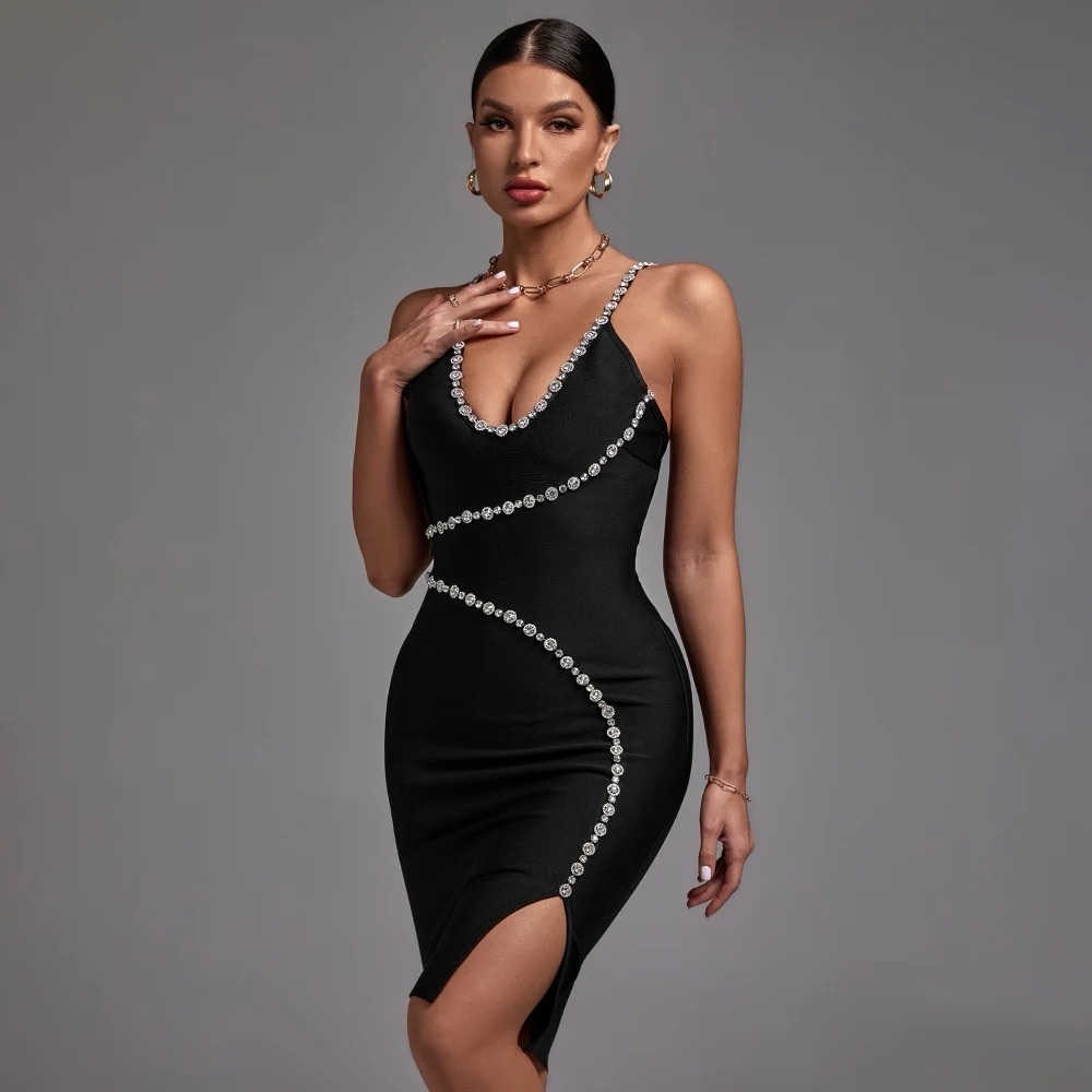 This dress fits beautifully to the body, providing a flattering silhouette.